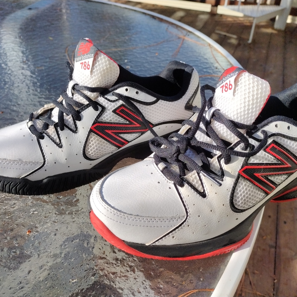 New Balance 786 V1 mens size 9EE tennis/ pickleball shoe